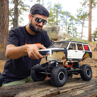 Axial SCX10 III Jeep Cherokee XJ White - image 15